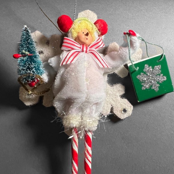 Oversized Shopping Candy Cane Elf - Picture 3 of 6